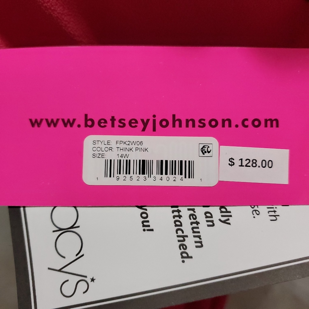 Betsey Johnson

Women's Plus-Size Pebble Crepe - Picture 5 of 5